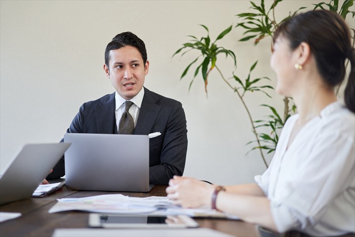 会議室での会話